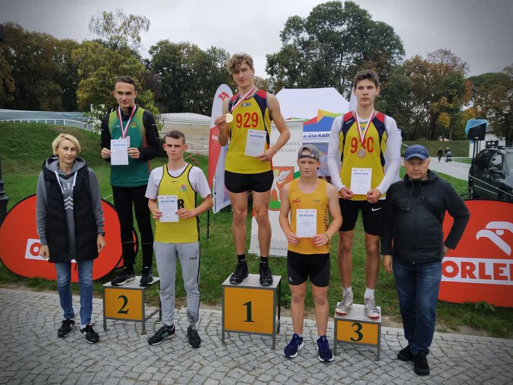 Wojewódzkie biegi przełajowe. Dziewięć medali Unii i 2 miejsce drużynowo! [ZDJĘCIA]