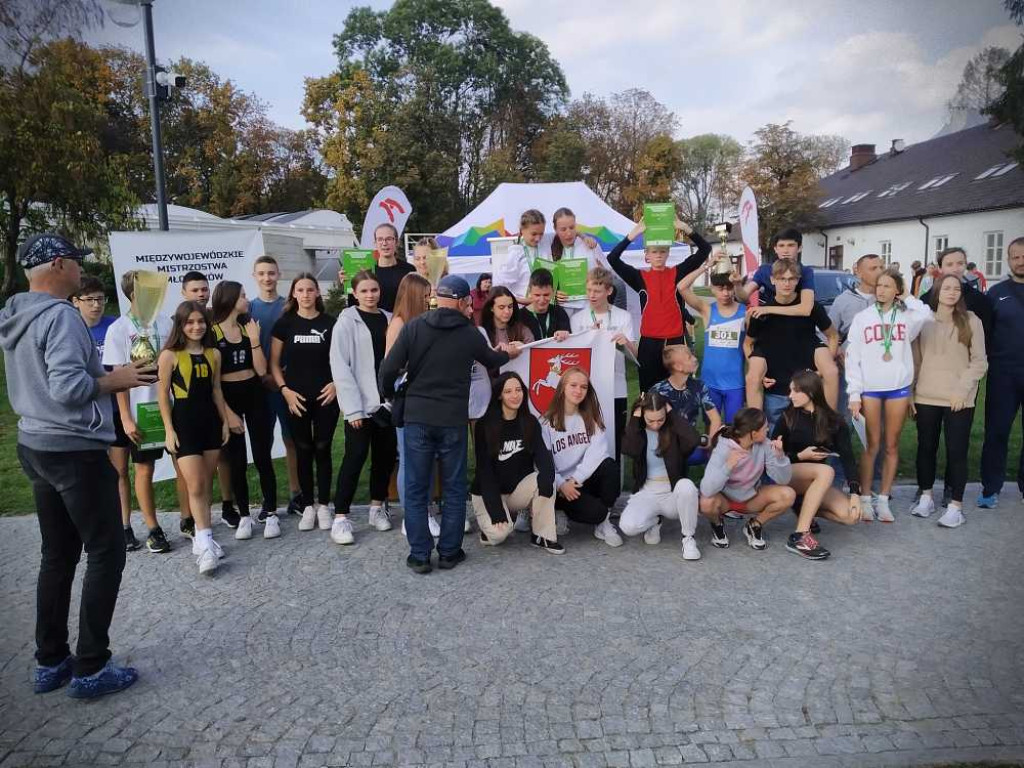 Młodzi przełajowcy Unii Hrubieszów najlepsi w makroregionie! [ZDJĘCIA]