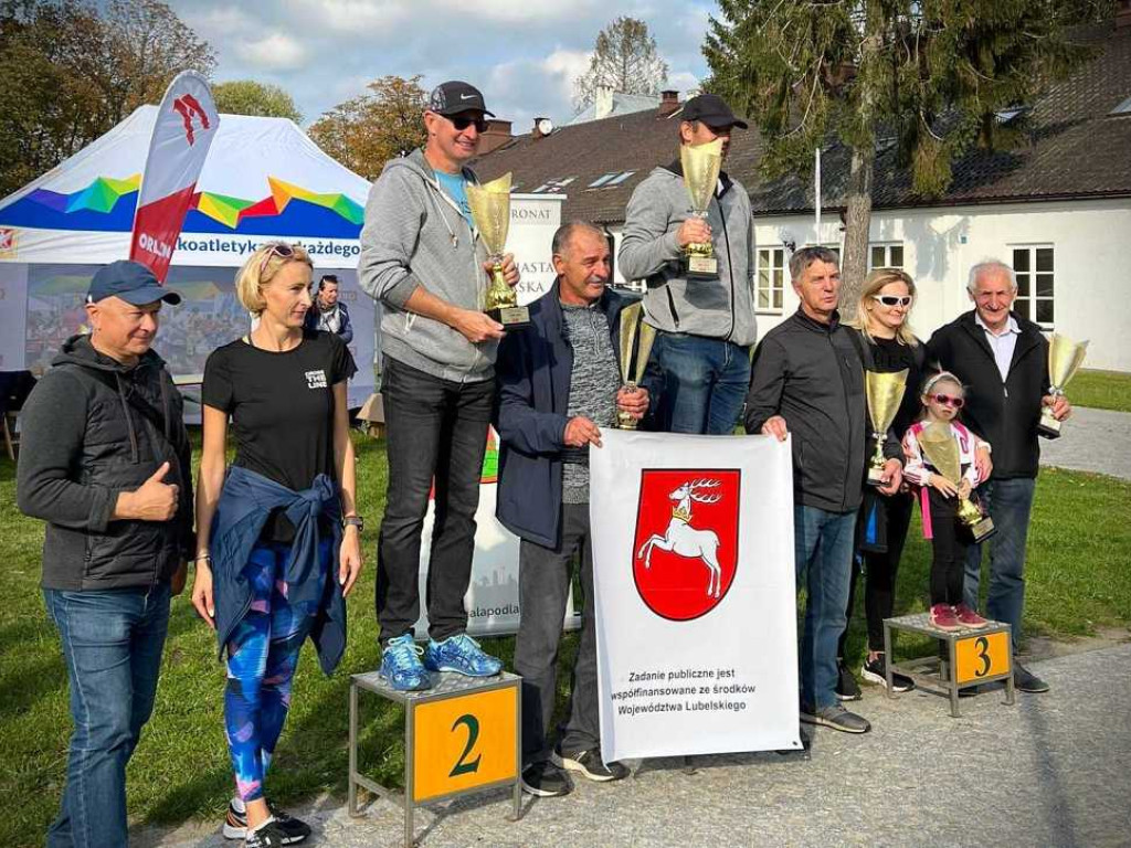 Młodzi przełajowcy Unii Hrubieszów najlepsi w makroregionie! [ZDJĘCIA]