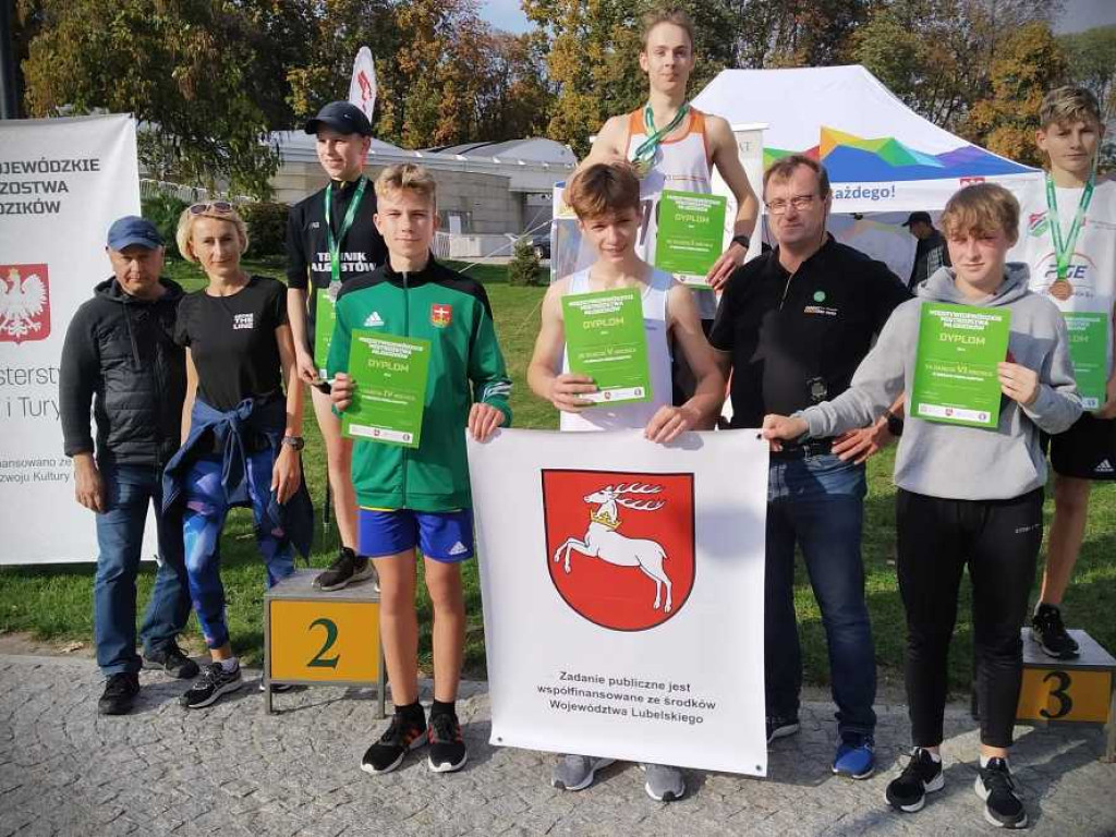 Młodzi przełajowcy Unii Hrubieszów najlepsi w makroregionie! [ZDJĘCIA]