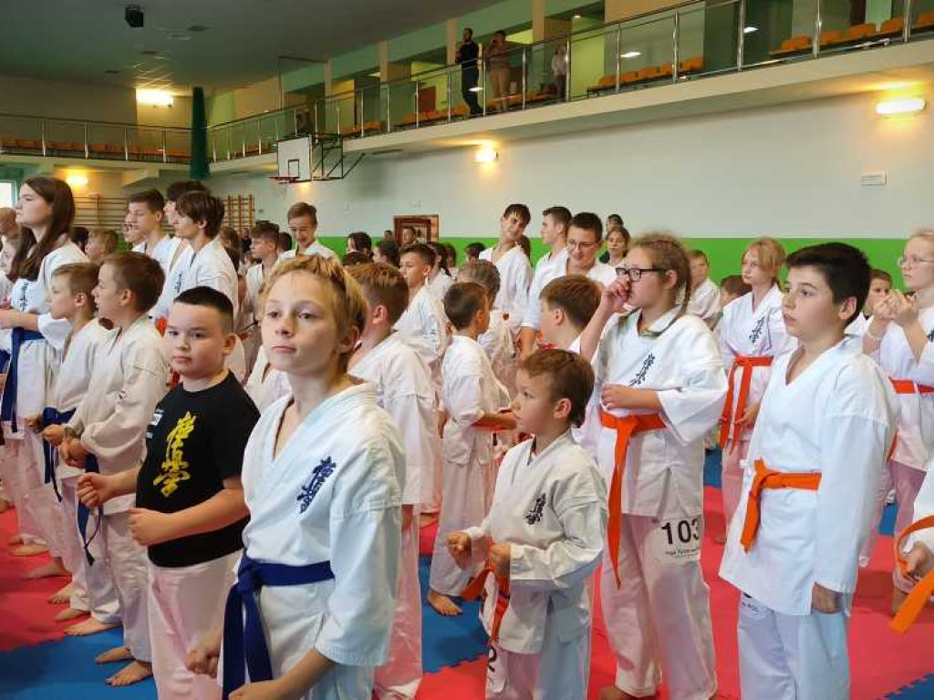 Udany start młodych hrubieszowskich karateków [ZDJĘCIA]
