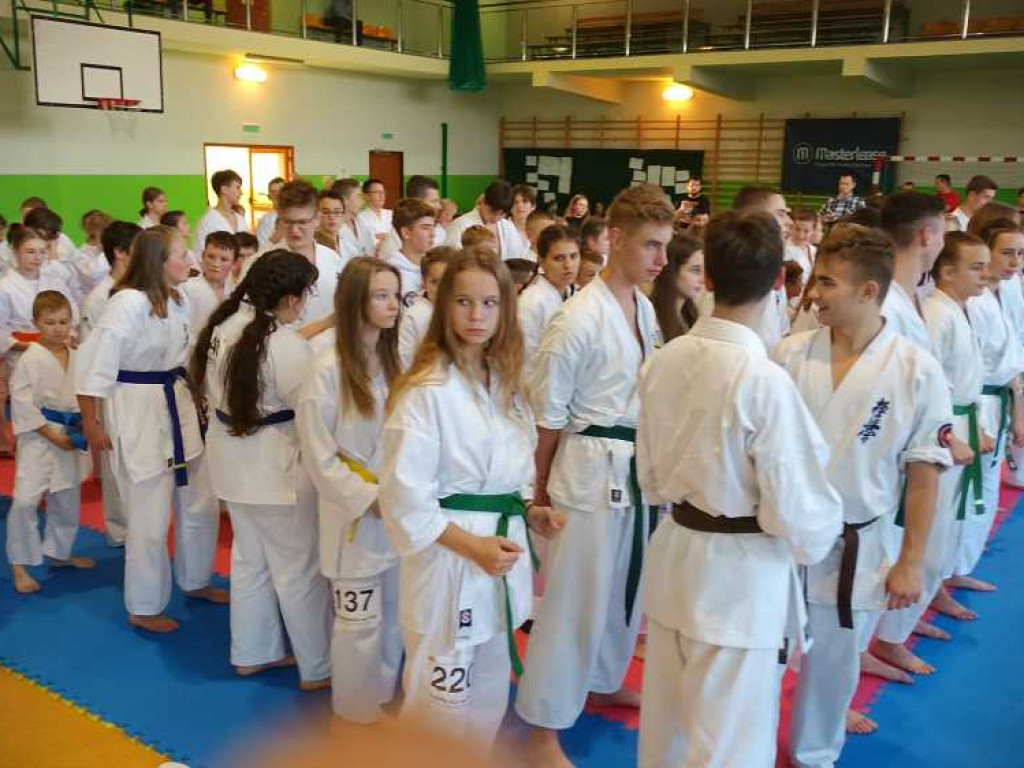 Udany start młodych hrubieszowskich karateków [ZDJĘCIA]