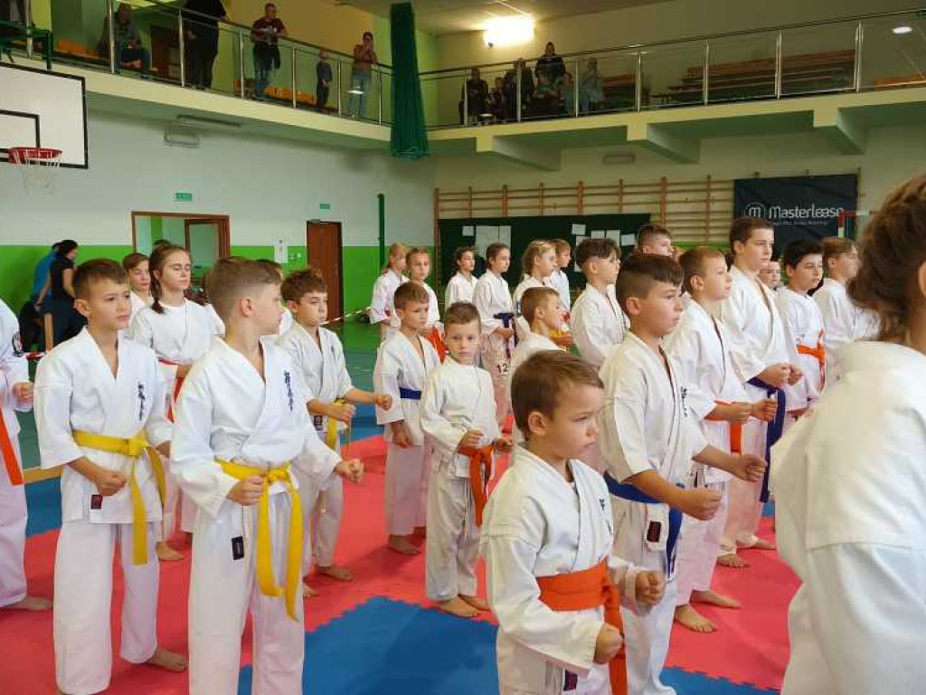 Udany start młodych hrubieszowskich karateków [ZDJĘCIA]