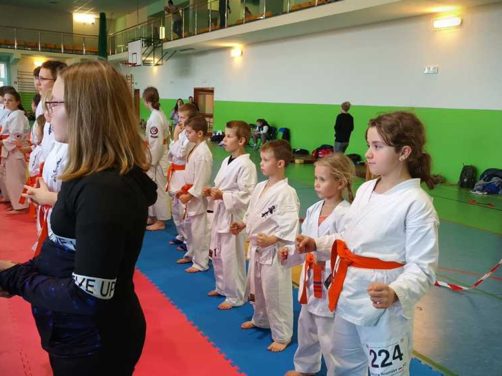 Udany start młodych hrubieszowskich karateków [ZDJĘCIA]