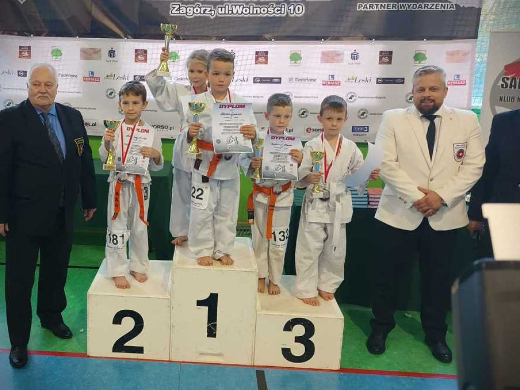 Udany start młodych hrubieszowskich karateków [ZDJĘCIA]