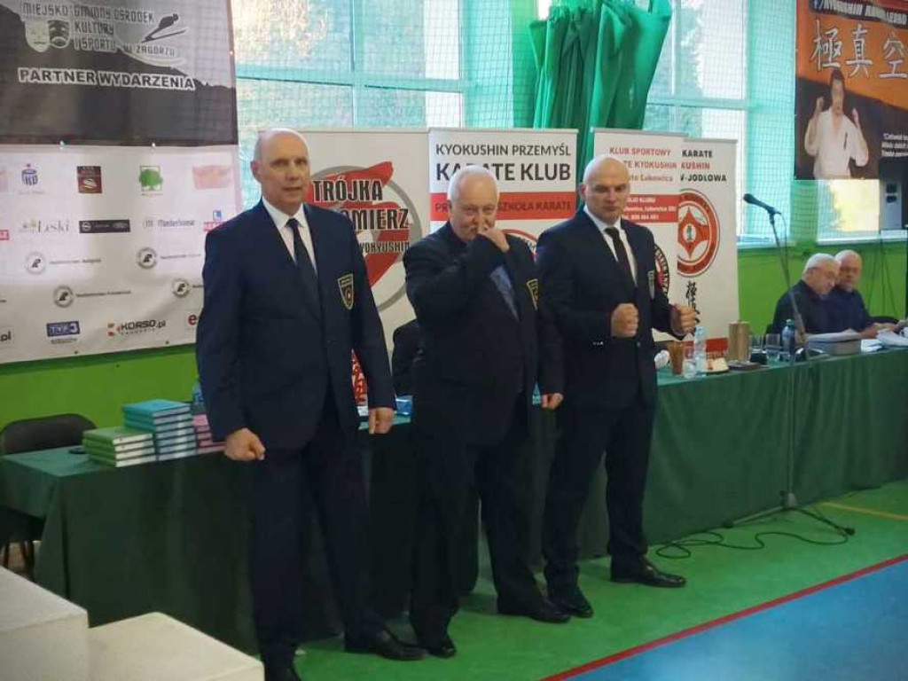 Udany start młodych hrubieszowskich karateków [ZDJĘCIA]
