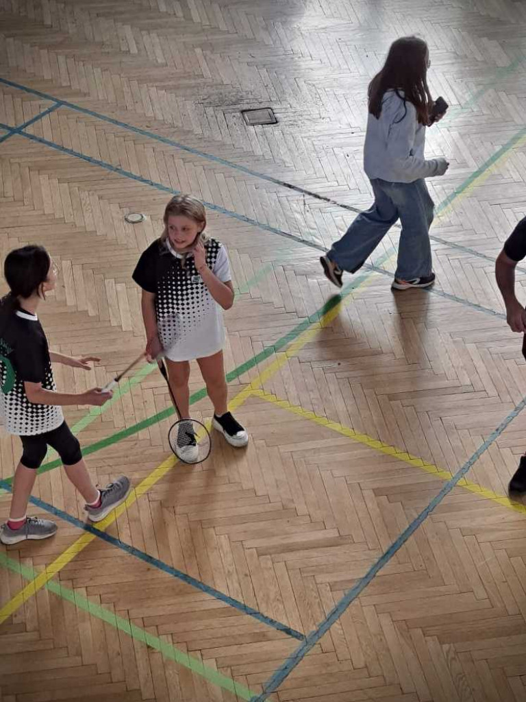 Powiatowe Igrzyska dzieci i młodzieży w badmintonie [ZDJĘCIA]