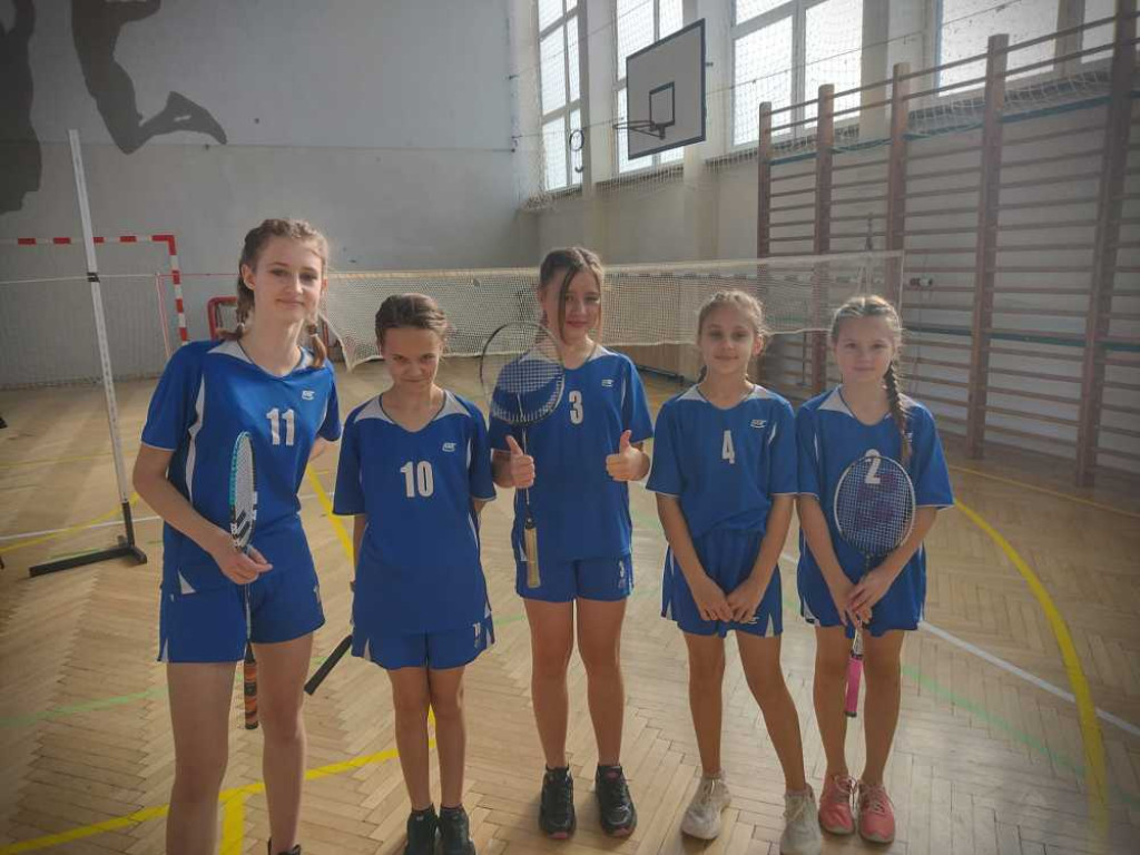 Powiatowe Igrzyska dzieci i młodzieży w badmintonie [ZDJĘCIA]