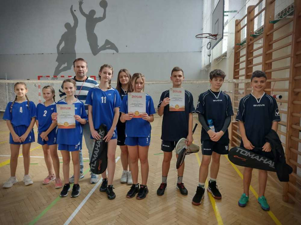 Powiatowe Igrzyska dzieci i młodzieży w badmintonie [ZDJĘCIA]