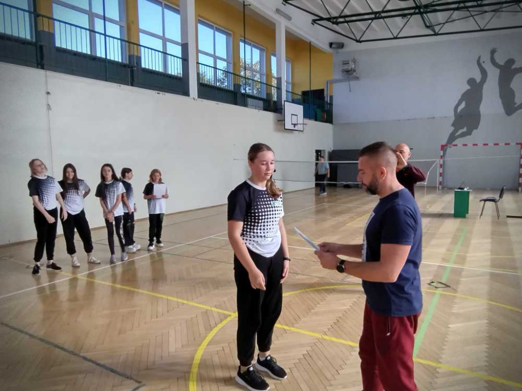 Powiatowe Igrzyska dzieci i młodzieży w badmintonie [ZDJĘCIA]