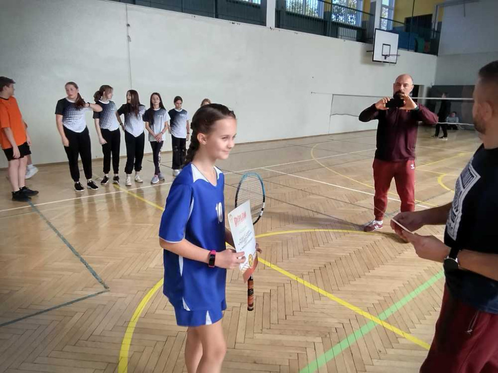 Powiatowe Igrzyska dzieci i młodzieży w badmintonie [ZDJĘCIA]