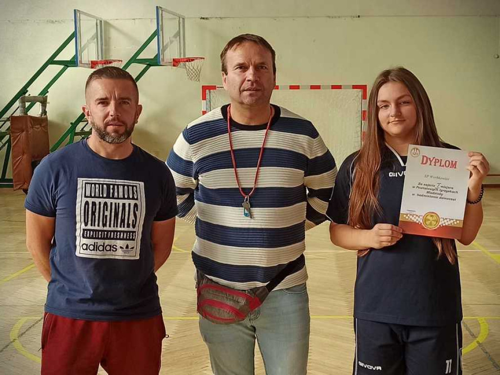 Powiatowe Igrzyska dzieci i młodzieży w badmintonie [ZDJĘCIA]