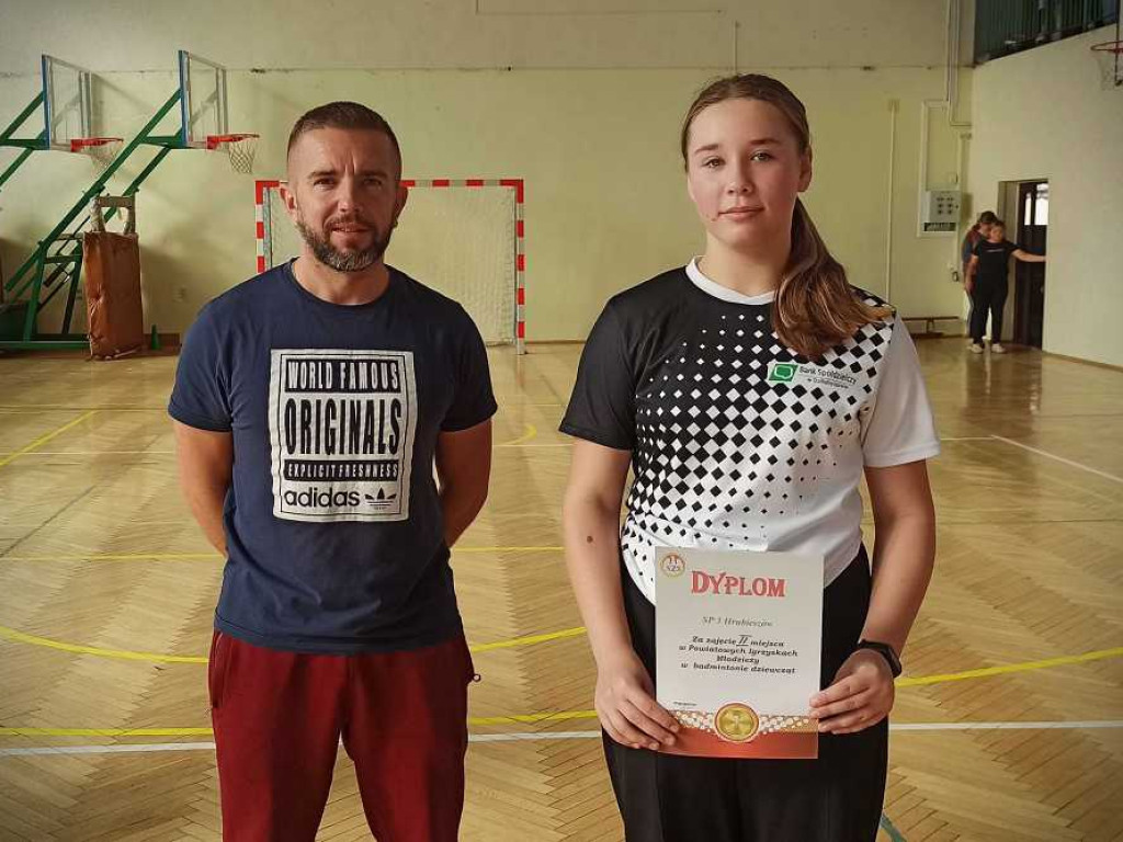 Powiatowe Igrzyska dzieci i młodzieży w badmintonie [ZDJĘCIA]