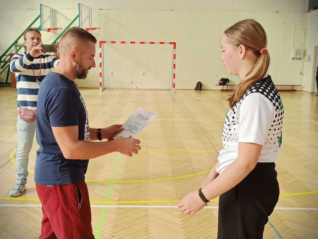 Powiatowe Igrzyska dzieci i młodzieży w badmintonie [ZDJĘCIA]