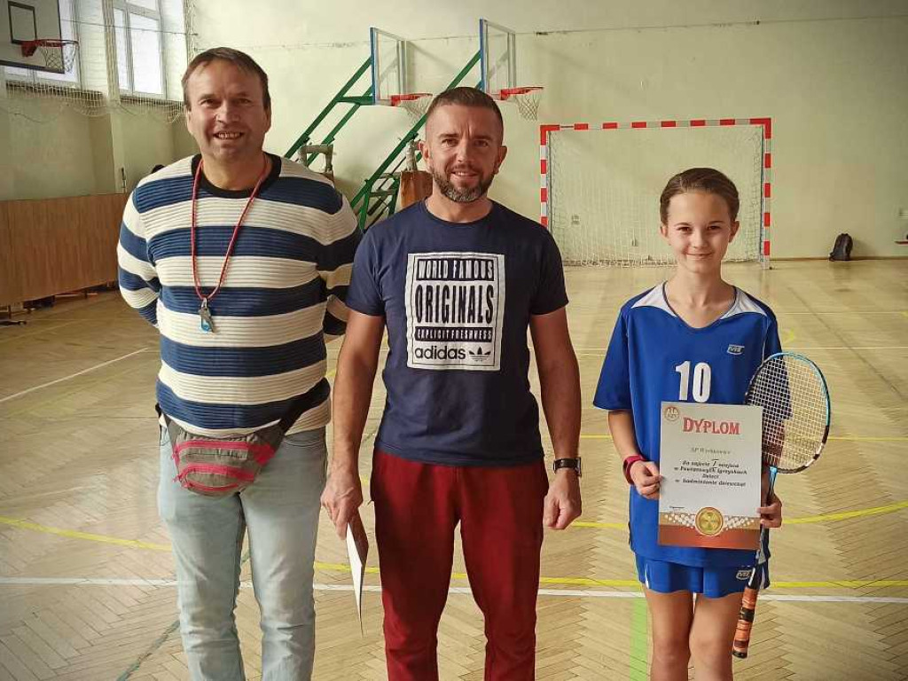 Powiatowe Igrzyska dzieci i młodzieży w badmintonie [ZDJĘCIA]