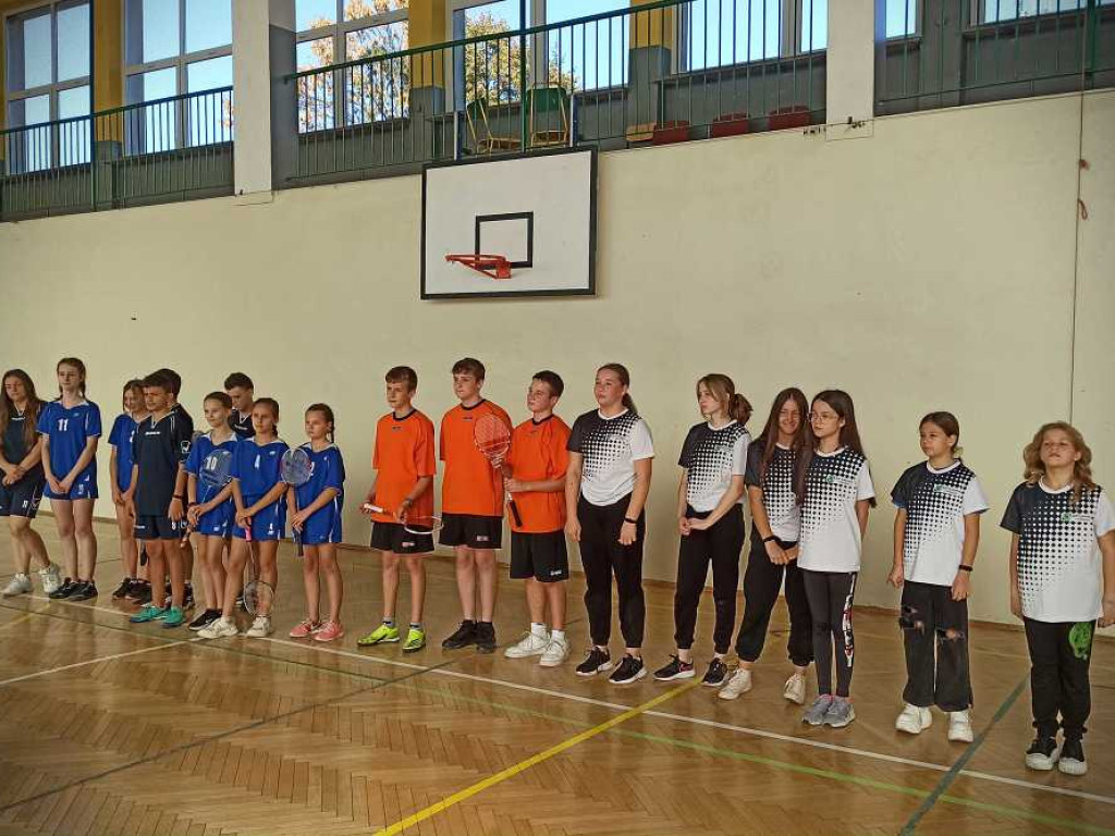 Powiatowe Igrzyska dzieci i młodzieży w badmintonie [ZDJĘCIA]