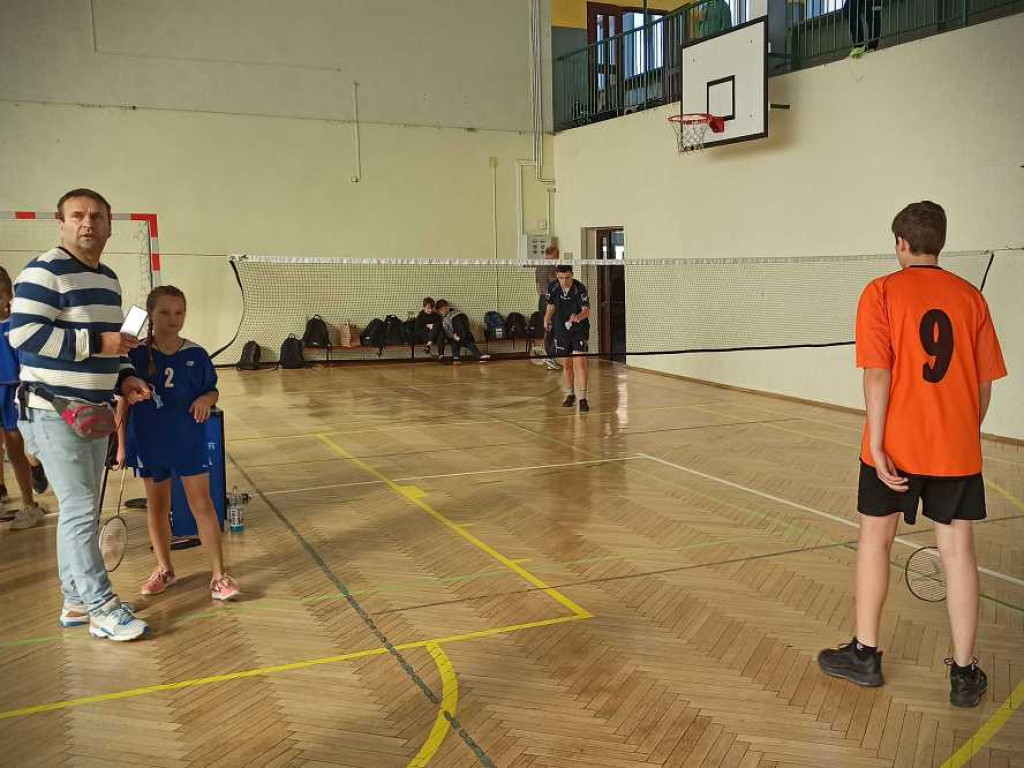 Powiatowe Igrzyska dzieci i młodzieży w badmintonie [ZDJĘCIA]