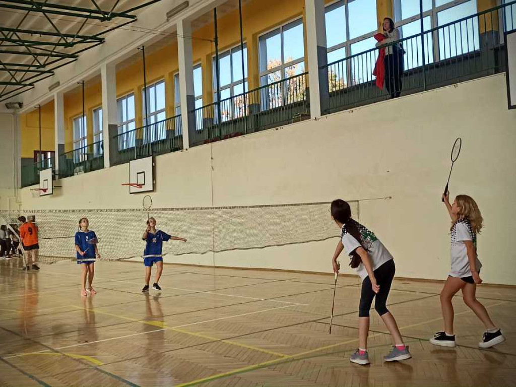 Powiatowe Igrzyska dzieci i młodzieży w badmintonie [ZDJĘCIA]