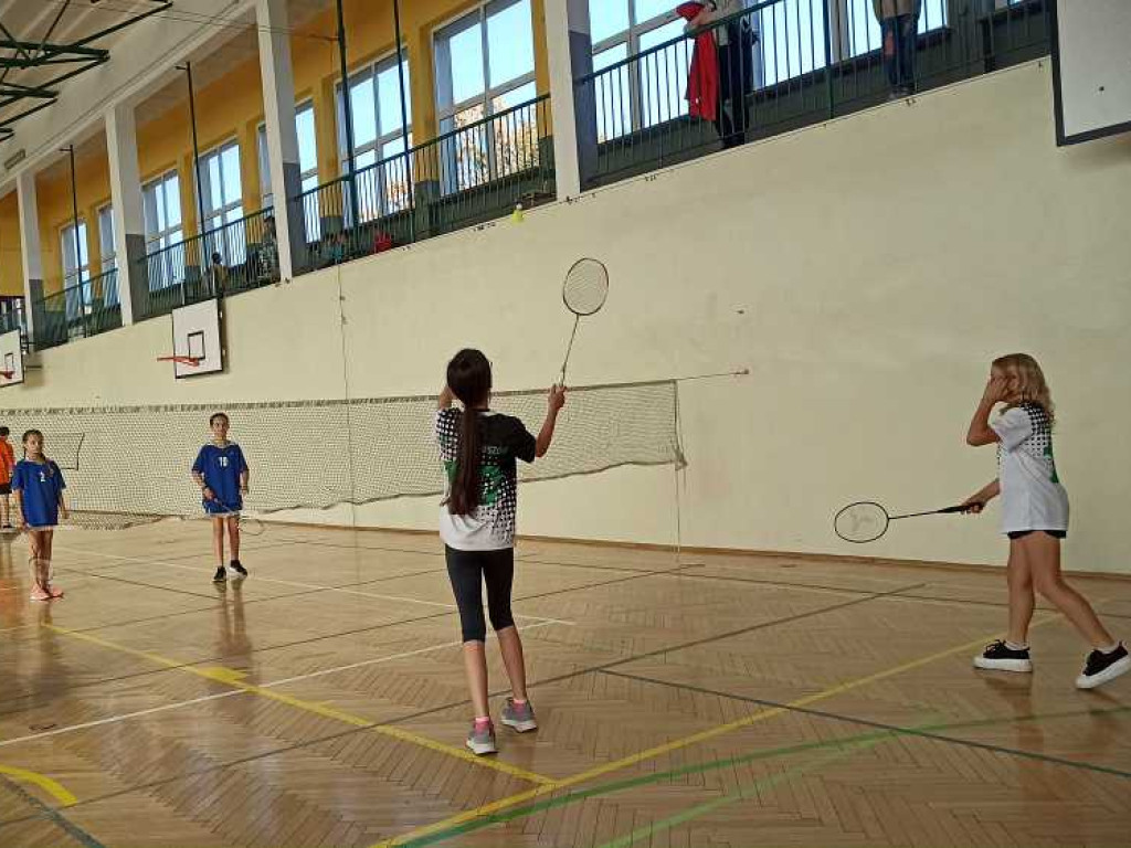 Powiatowe Igrzyska dzieci i młodzieży w badmintonie [ZDJĘCIA]
