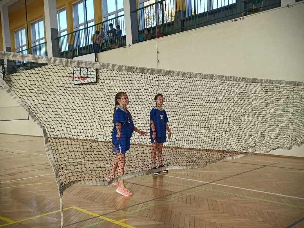 Powiatowe Igrzyska dzieci i młodzieży w badmintonie [ZDJĘCIA]
