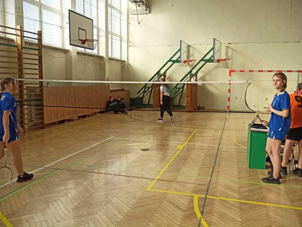 Powiatowe Igrzyska dzieci i młodzieży w badmintonie [ZDJĘCIA]