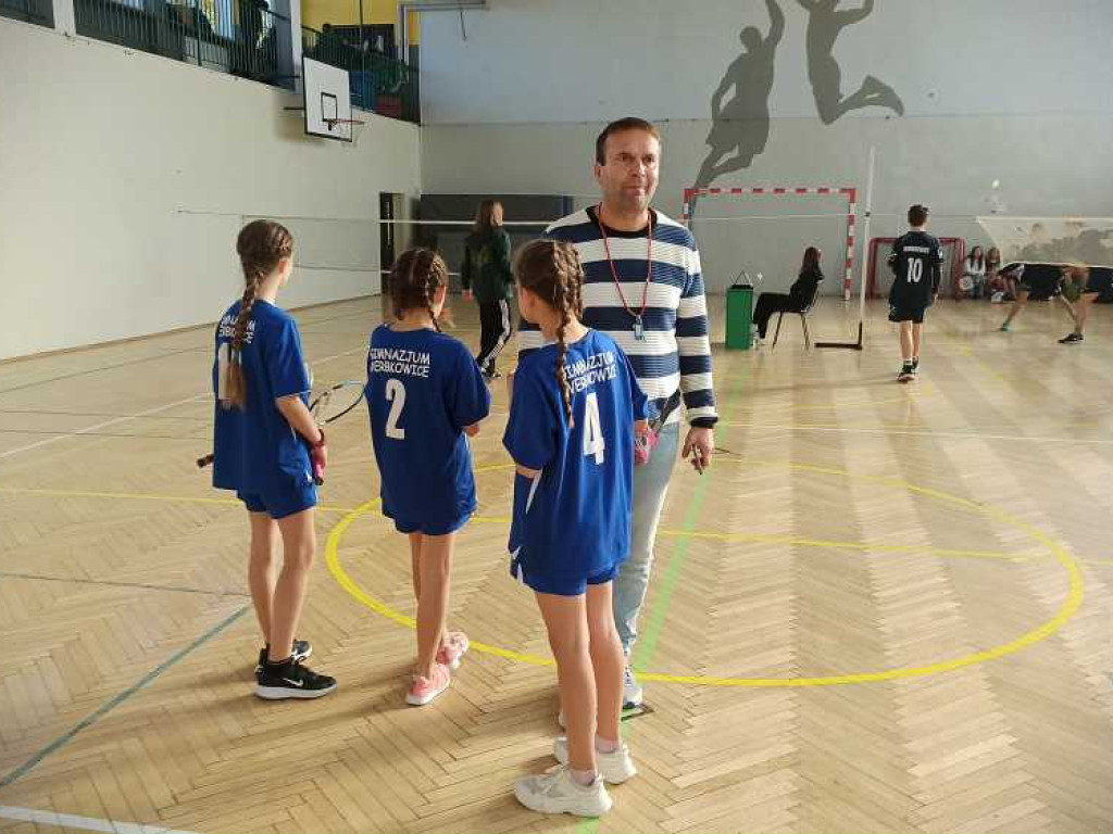 Powiatowe Igrzyska dzieci i młodzieży w badmintonie [ZDJĘCIA]