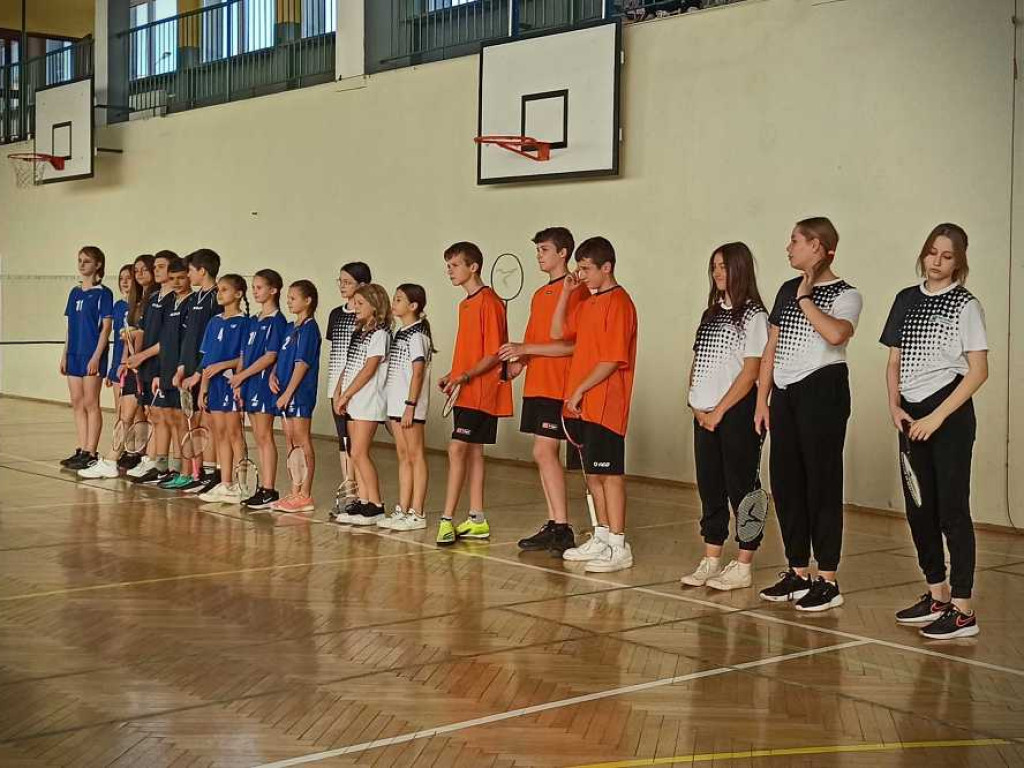Powiatowe Igrzyska dzieci i młodzieży w badmintonie [ZDJĘCIA]