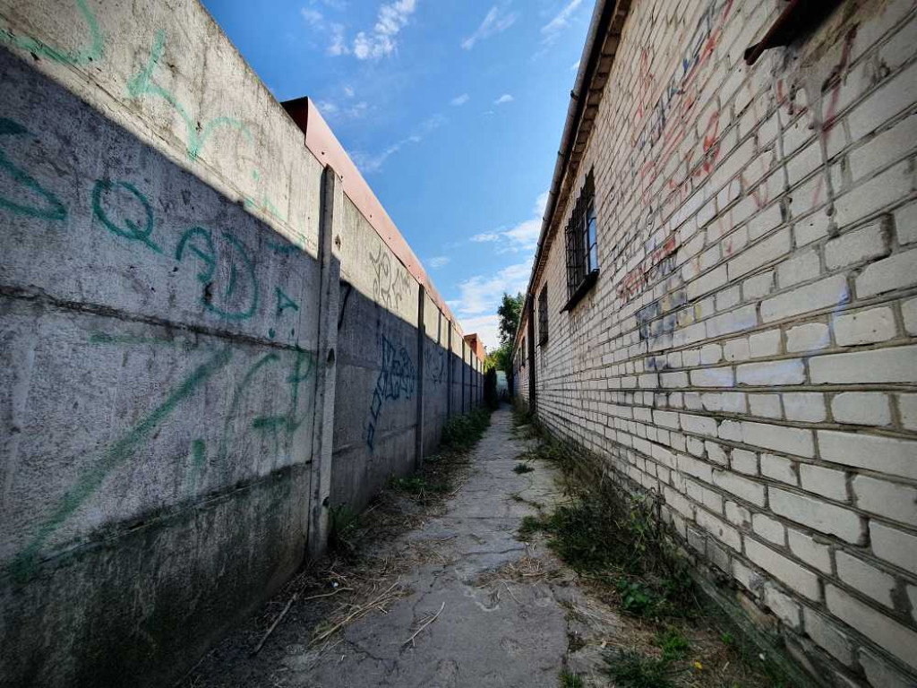 Hrubieszów: Zaułek między Jedynką a garażami na Listopadowej [ZDJĘCIA]