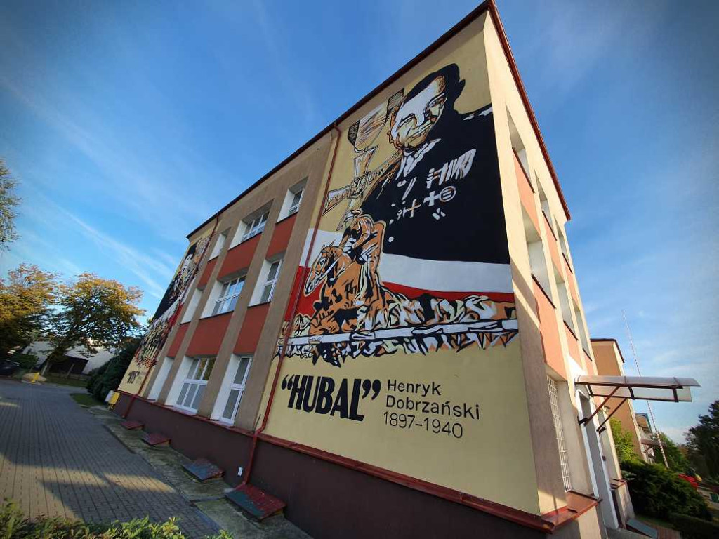 Hrubieszów: Mural na hrubieszowskiej Dwójce [ZDJĘCIA]