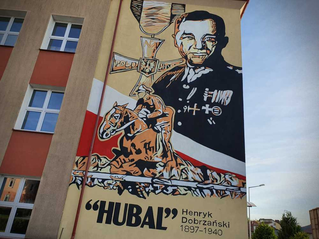 Hrubieszów: Mural na hrubieszowskiej Dwójce [ZDJĘCIA]