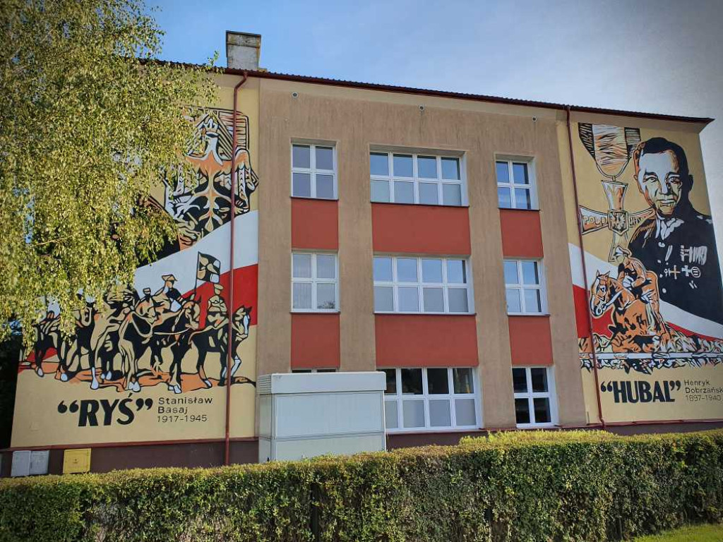 Hrubieszów: Mural na hrubieszowskiej Dwójce [ZDJĘCIA]