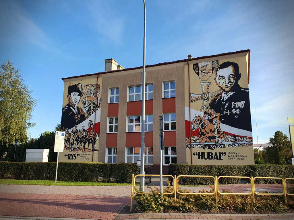 Hrubieszów: Mural na hrubieszowskiej Dwójce [ZDJĘCIA]