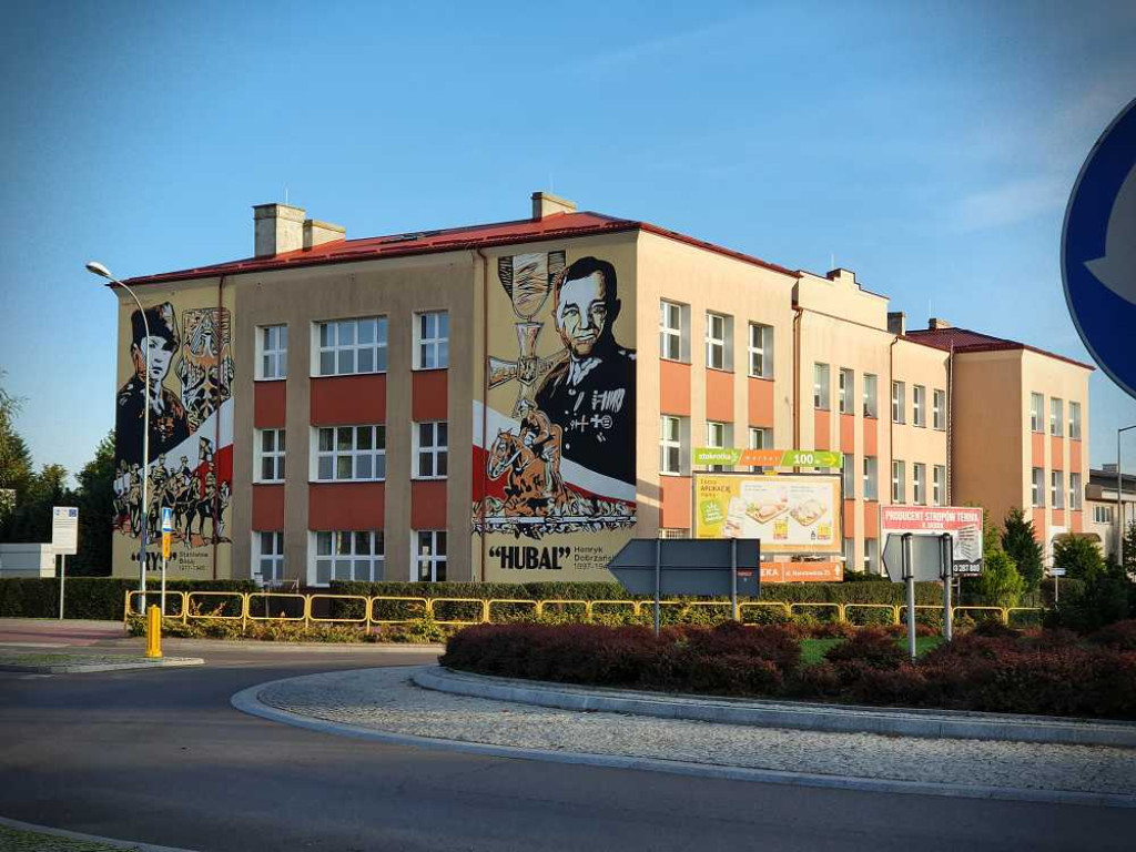 Hrubieszów: Mural na hrubieszowskiej Dwójce [ZDJĘCIA]