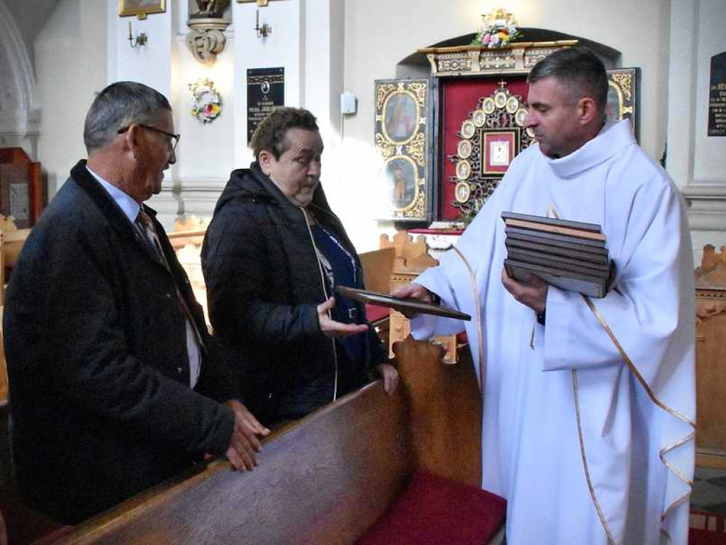 Wspólnie przeżyli 50 lat! Jubileusz par małżeńskich w Uchaniach [ZDJĘCIA]