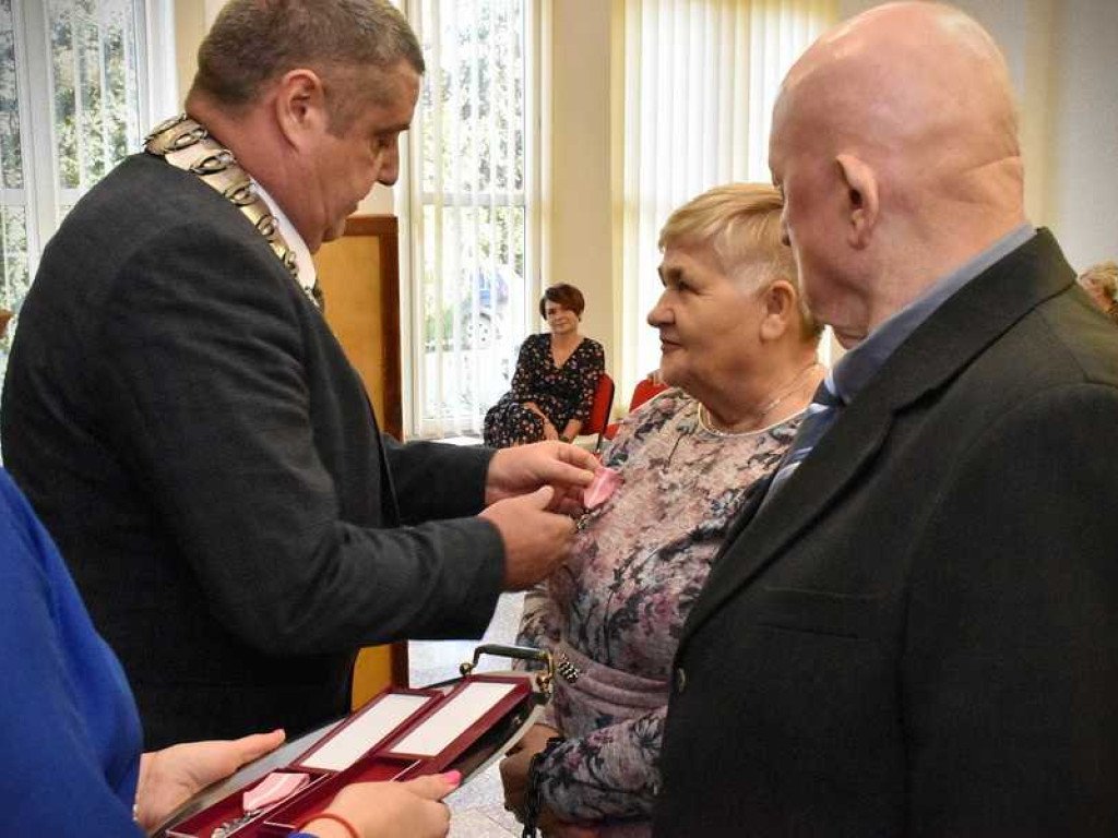 Wspólnie przeżyli 50 lat! Jubileusz par małżeńskich w Uchaniach [ZDJĘCIA]