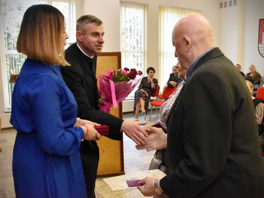 Wspólnie przeżyli 50 lat! Jubileusz par małżeńskich w Uchaniach [ZDJĘCIA]