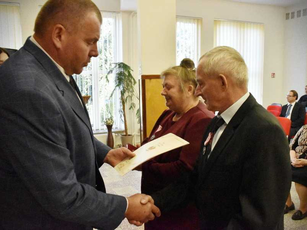 Wspólnie przeżyli 50 lat! Jubileusz par małżeńskich w Uchaniach [ZDJĘCIA]