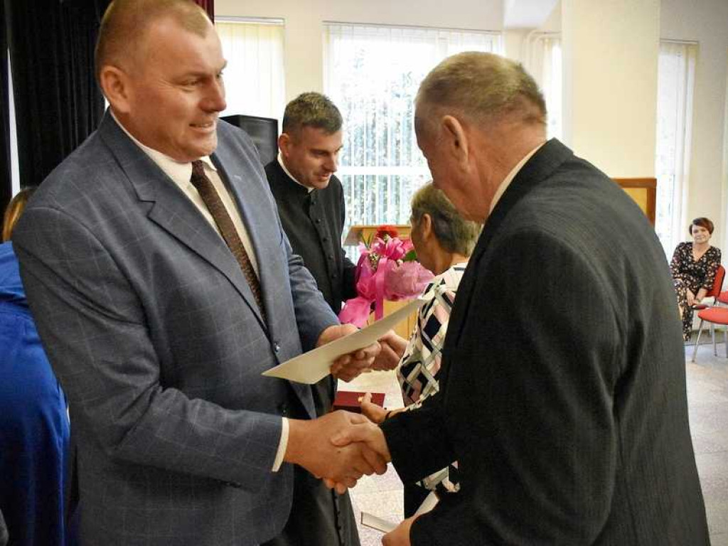 Wspólnie przeżyli 50 lat! Jubileusz par małżeńskich w Uchaniach [ZDJĘCIA]
