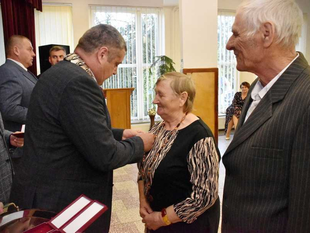 Wspólnie przeżyli 50 lat! Jubileusz par małżeńskich w Uchaniach [ZDJĘCIA]