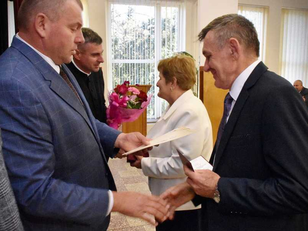 Wspólnie przeżyli 50 lat! Jubileusz par małżeńskich w Uchaniach [ZDJĘCIA]
