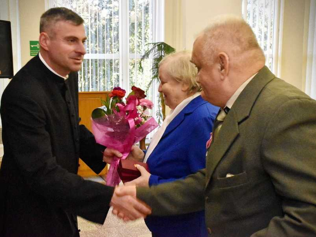 Wspólnie przeżyli 50 lat! Jubileusz par małżeńskich w Uchaniach [ZDJĘCIA]