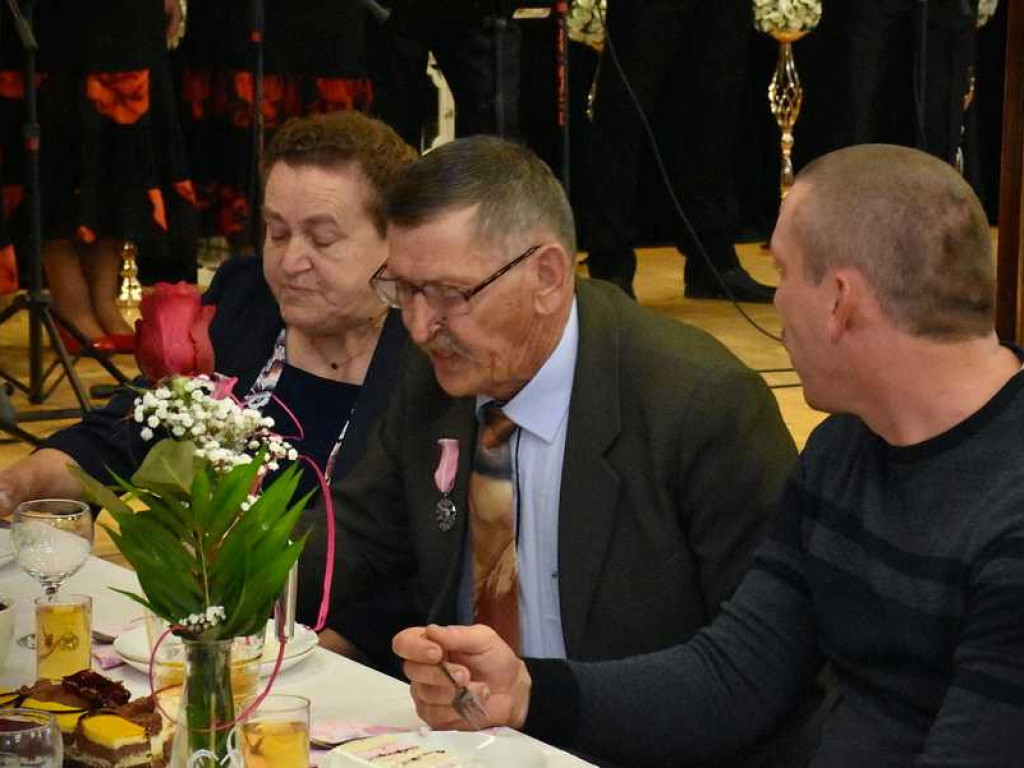 Wspólnie przeżyli 50 lat! Jubileusz par małżeńskich w Uchaniach [ZDJĘCIA]