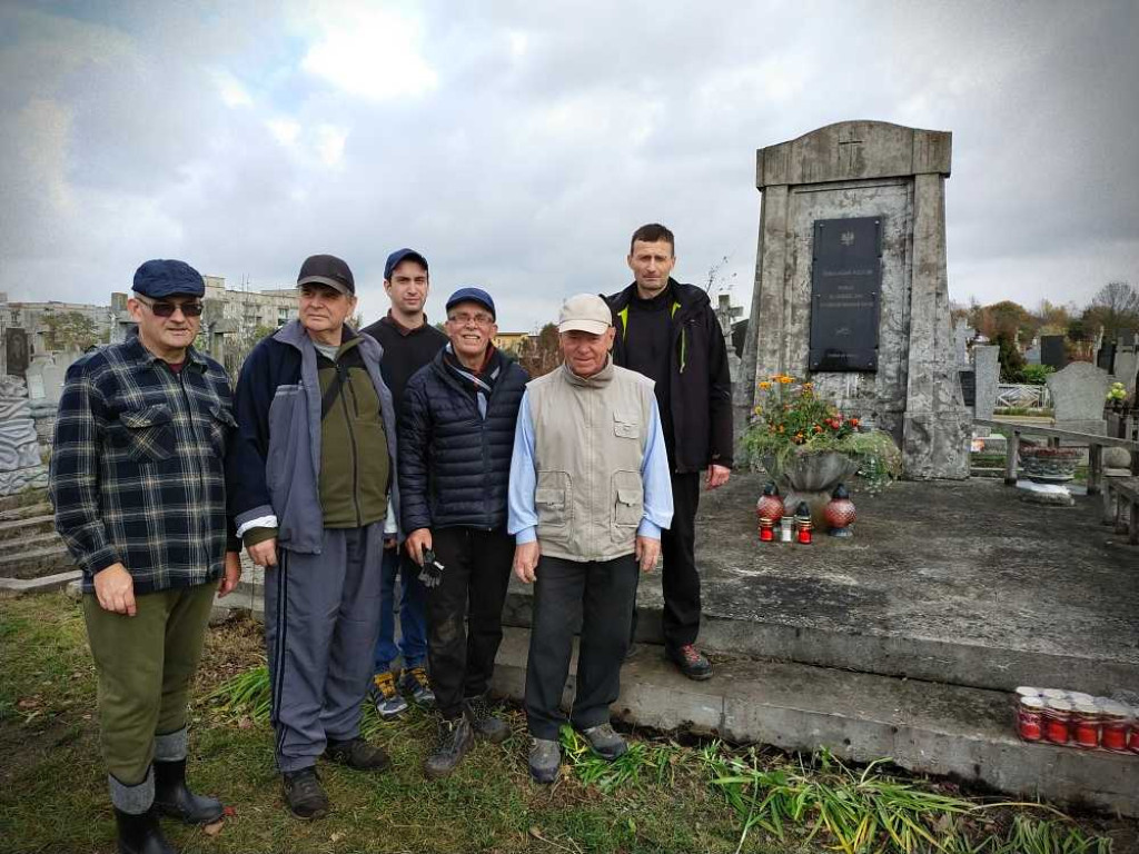 Hrubieszów: Uporządkowali polskie groby w Sokalu [ZDJĘCIA]
