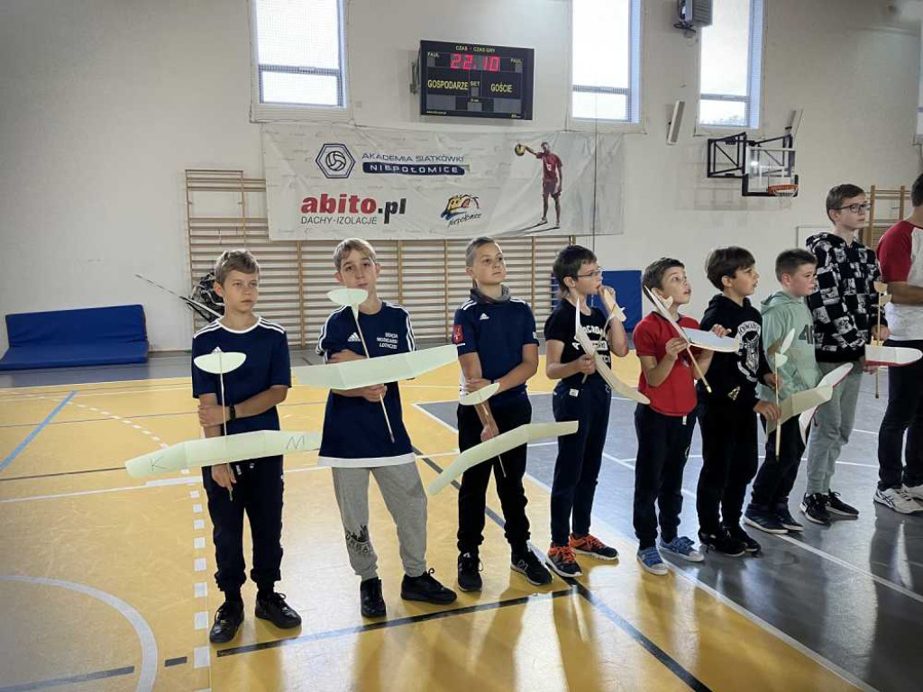 Najmłodsi modelarze wystartowali w Niepołomicach [ZDJĘCIA]