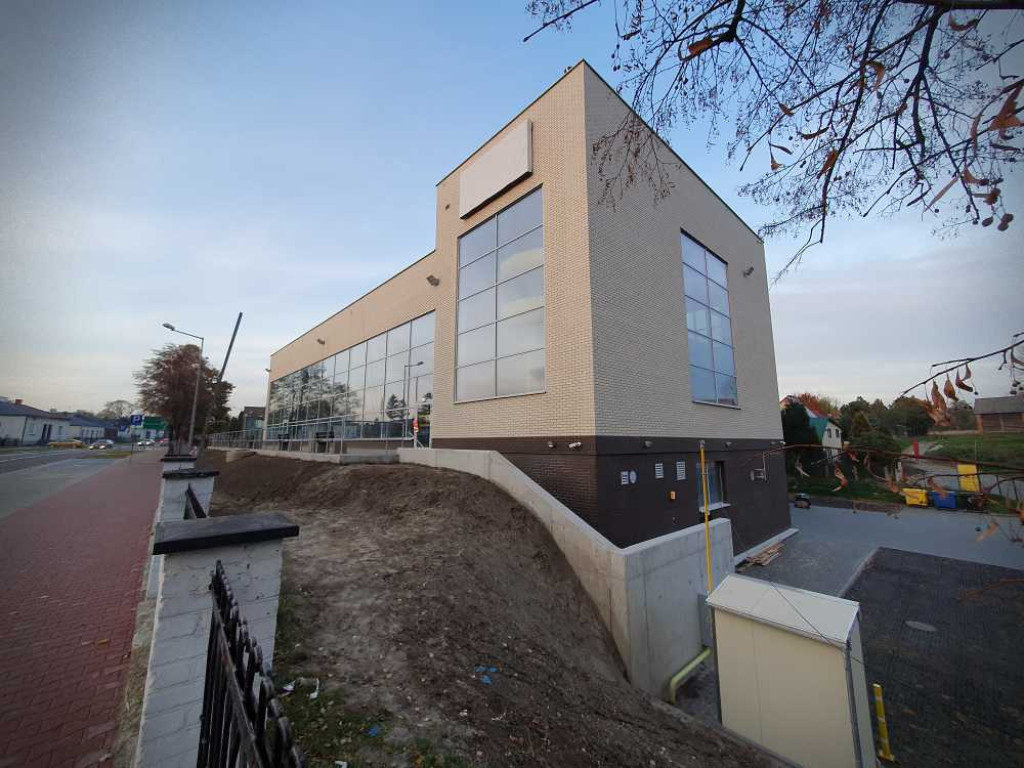 Hrubieszów: Przed pływalnią wczoraj... [ZDJĘCIA]