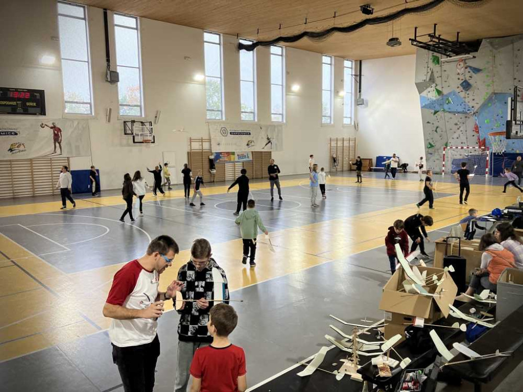 Najmłodsi modelarze wystartowali w Niepołomicach [ZDJĘCIA]