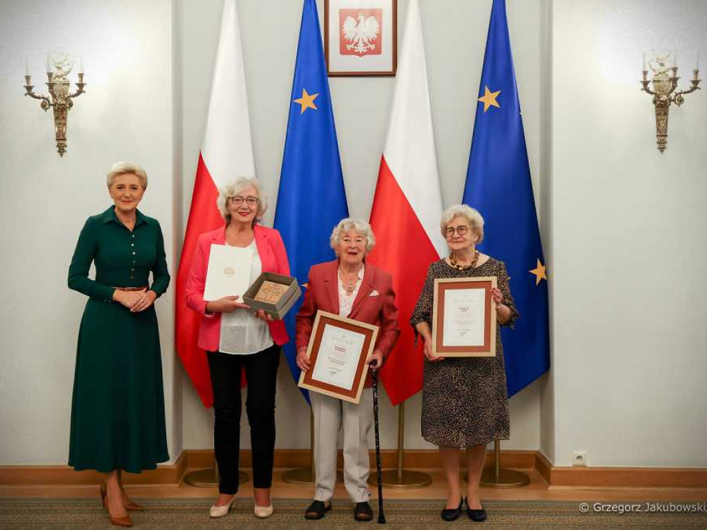 Pani Weronika Siatka nagrodzona przez Pierwszą Damę! Srebrne Świerki zaśpiewały na gali [ZDJĘCIA]