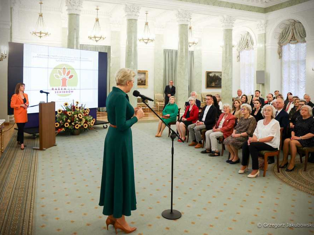 Pani Weronika Siatka nagrodzona przez Pierwszą Damę! Srebrne Świerki zaśpiewały na gali [ZDJĘCIA]