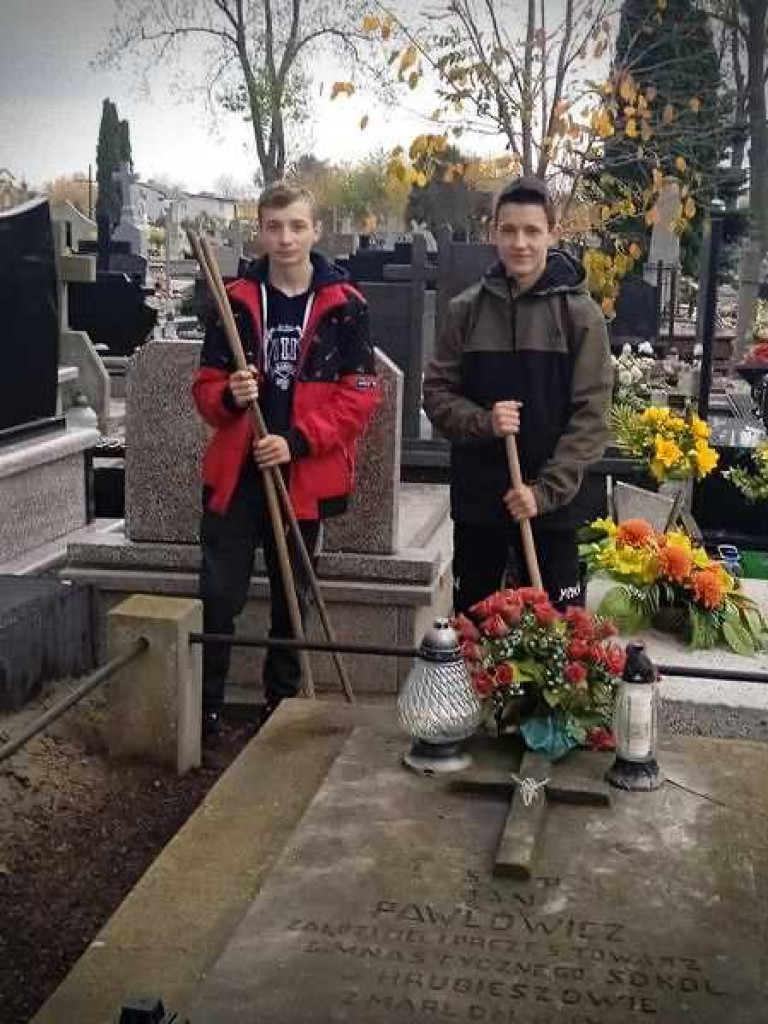 Zespół Szkół nr 4 w Hrubieszowie - Szkoła pamięta!