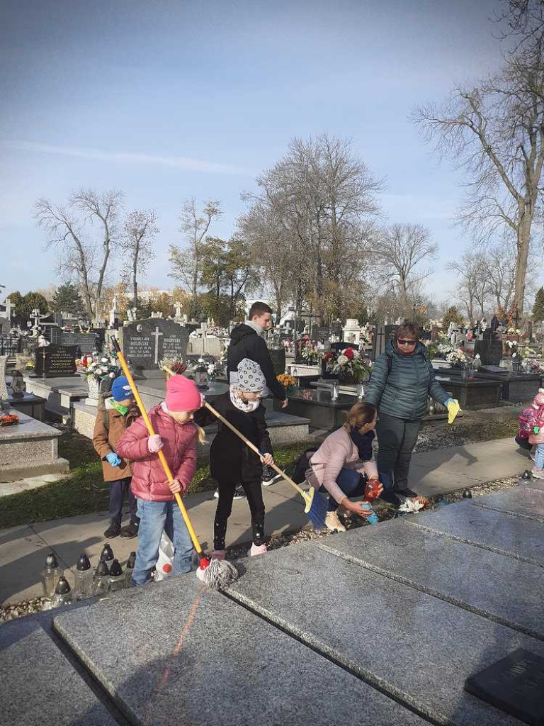 Uczniowie z Gozdowa pamiętają o patronach [ZDJĘCIA]